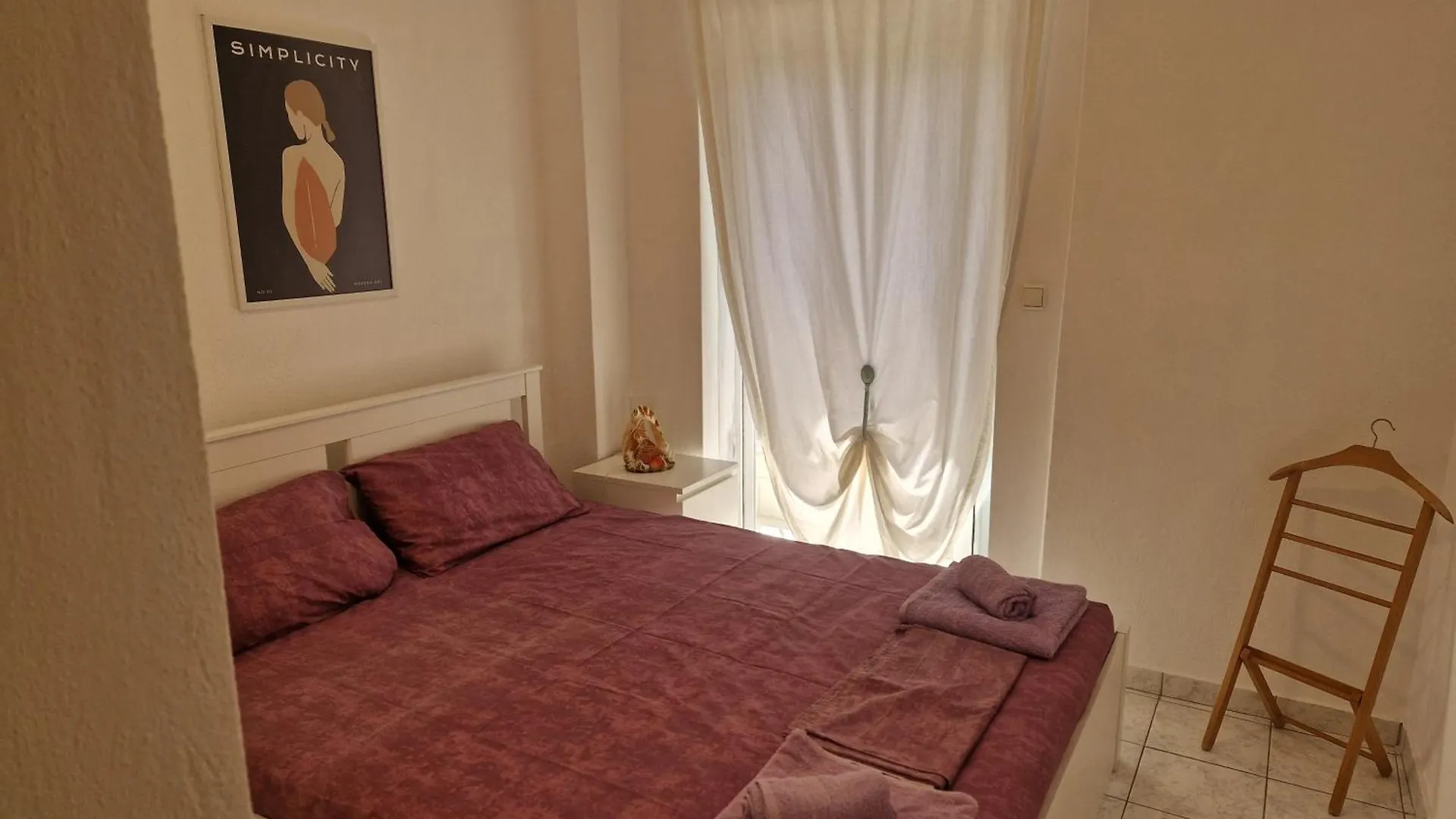 Sea Breeze Apartment Polychrono 0*,