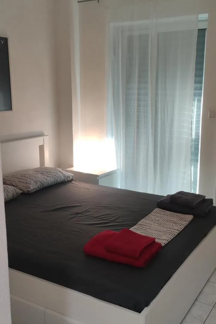 Sea Breeze Apartment Polychrono 0*,